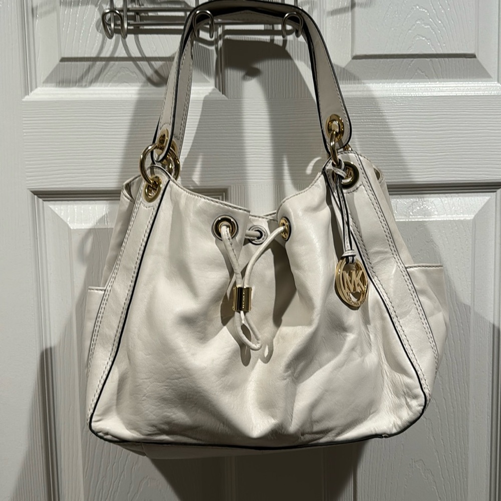 Michael Kors Ludlow soft leather in optic white/vanilla with gold-tone hardware